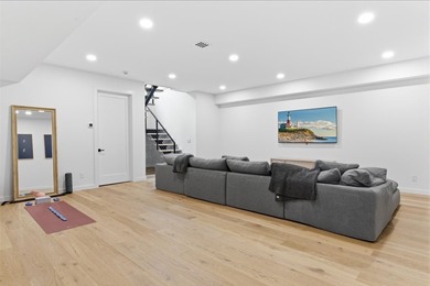 Profiting from water views and easy beach access in Sag Harbor - photo 21