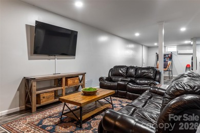 Nestled in the heart of highly desirable Lakeview Park, this - photo 29