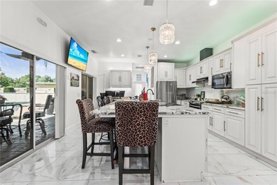 Exceptional oasis-style estate in a desirable golf community - photo 5