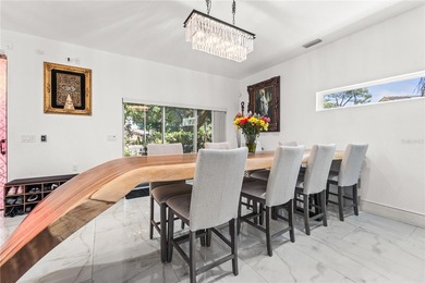 Exceptional oasis-style estate in a desirable golf community - photo 10