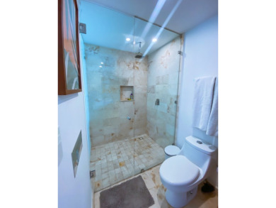 Prime Location 2-Bedroom Apartment Steps from Quinta Avenida &