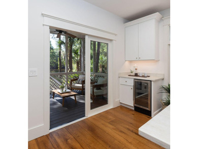 Thoughtfully renovated with a curated selection of designer - photo 20