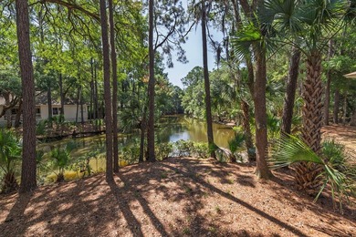 Thoughtfully renovated with a curated selection of designer - photo 22