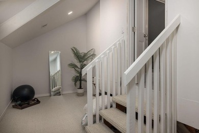 Thoughtfully renovated with a curated selection of designer - photo 34