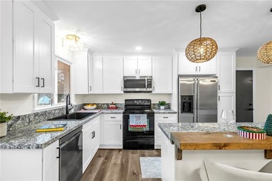 Priced UNDER appraised value & back on the market, no fault of - photo 3