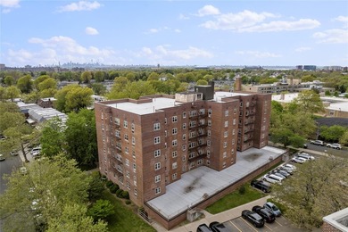 ***Owner Occupied, No Subletting***Bright 1 Bedroom And 1 - photo 11