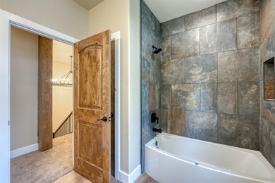 Experience mountain luxury in this gorgeous brand-new alpine - photo 44