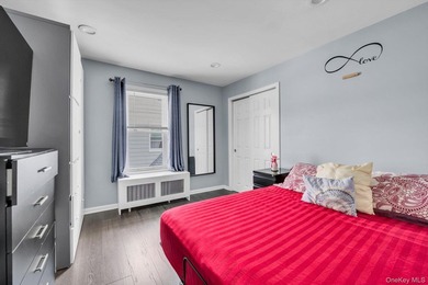 Beautiful 3 bedroom, 2.5 bath Colonial perfectly situated - photo 8