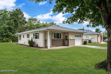 Some houses are just addresses. This one welcomes you from the - photo 18