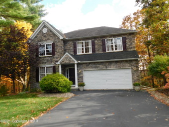 Blue Mountain Lake Home For Sale in East Stroudsburg Pennsylvania