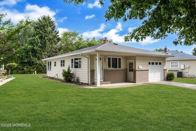 Some houses are just addresses. This one welcomes you from the - photo 23