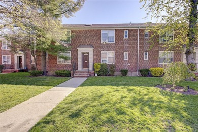 Welcome to this bright and airy retreat at quiet Baydale Tenants - photo 1