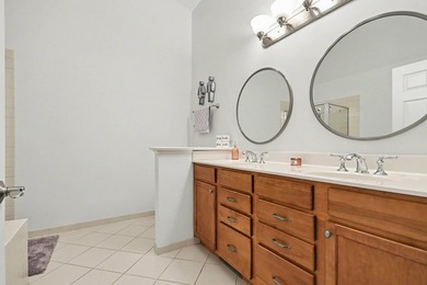STUNNING BOWES CREEK COUNTRY CLUB TOWNHOME WITH NO EXPENSE - photo 14
