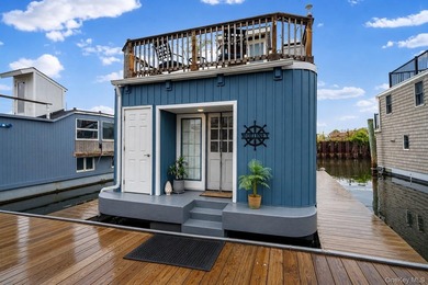 Start living your waterfront lifestyle today! This floating - photo 1