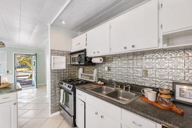 Fantastic one-of-a-kind Florida beach cottage located in the - photo 17