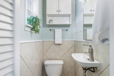 Fantastic one-of-a-kind Florida beach cottage located in the - photo 21