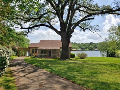CHARMING COTTAGE FOR SALE ON LAKE PALESTINE - Lake Home For Sale in Bullard, Texas
