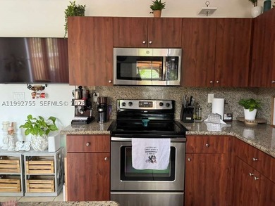 Experience the lifestyle and convenience of Pembroke Cay in this - photo 9