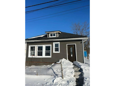 This amazing fully renovated house has on the 1st fl: 4 bedroom - photo 2