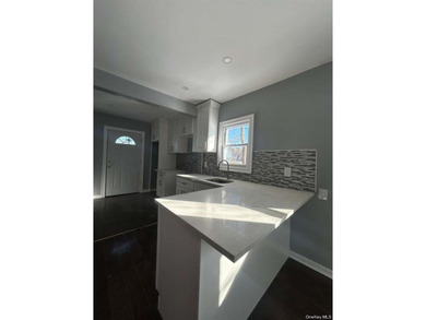 This amazing fully renovated house has on the 1st fl: 4 bedroom - photo 9