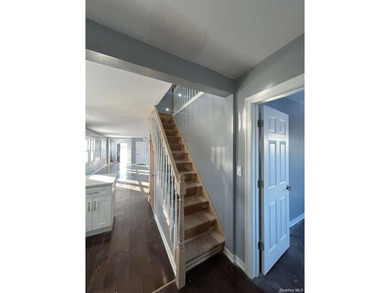 This amazing fully renovated house has on the 1st fl: 4 bedroom - photo 10