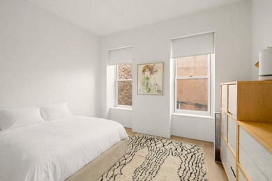 Located on a picturesque, tree-lined townhouse block in Cobble - photo 13