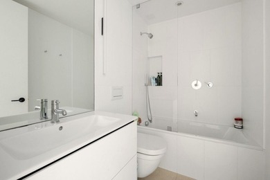 Located on a picturesque, tree-lined townhouse block in Cobble - photo 14