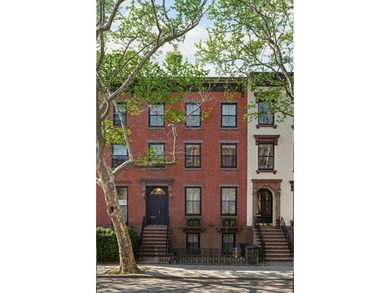Located on a picturesque, tree-lined townhouse block in Cobble - photo 17