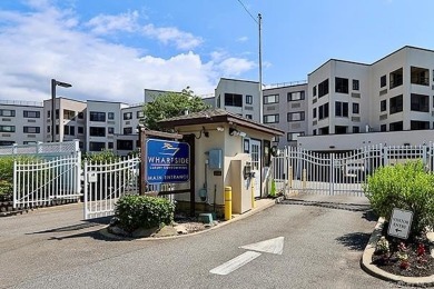 (private lake, pond, coastal) Condo Sale Pending in Freeport New York