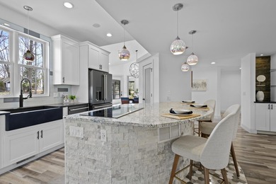 Welcome to modern perfection in coveted Maple Bluff. This - photo 14