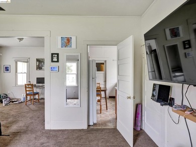 Conveniently located triplex near Children's Hospital and BART - photo 15