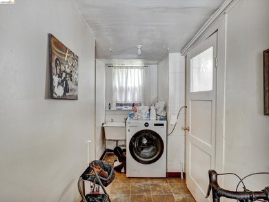 Conveniently located triplex near Children's Hospital and BART - photo 18