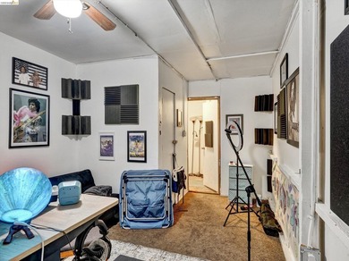 Conveniently located triplex near Children's Hospital and BART - photo 20