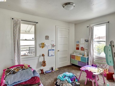 Conveniently located triplex near Children's Hospital and BART - photo 22
