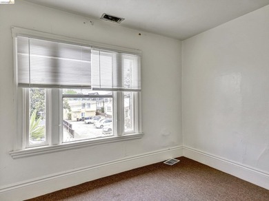 Conveniently located triplex near Children's Hospital and BART - photo 30