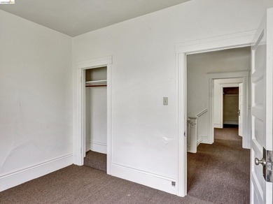 Conveniently located triplex near Children's Hospital and BART - photo 31
