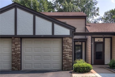 Inviting and stylish condo offers conveniences and worry-free - photo 1