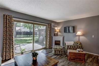 Inviting and stylish condo offers conveniences and worry-free - photo 2