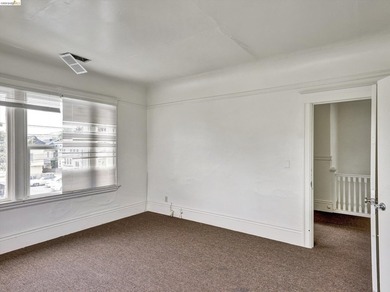 Conveniently located triplex near Children's Hospital and BART - photo 33