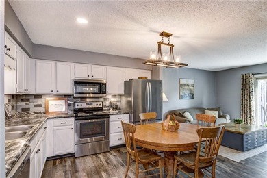 Inviting and stylish condo offers conveniences and worry-free - photo 6