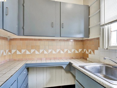 Conveniently located triplex near Children's Hospital and BART - photo 38