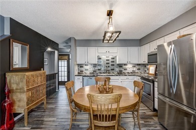 Inviting and stylish condo offers conveniences and worry-free - photo 8