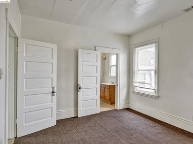 Conveniently located triplex near Children's Hospital and BART - photo 42