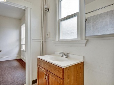 Conveniently located triplex near Children's Hospital and BART - photo 43
