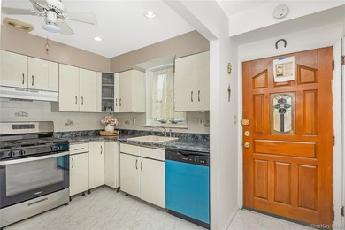 Located in Murray Hill/Auburndale section of Flushing, this - photo 4