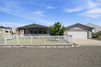 Located in Desert Aire - a Columbia River community known for - photo 1