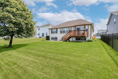 Exceptional custom ranch on a premium lookout lot, showcasing - photo 3