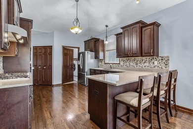 Exceptional custom ranch on a premium lookout lot, showcasing - photo 5