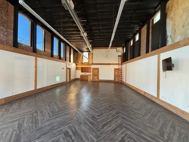 Prime commercial building in the vibrant heart of downtown