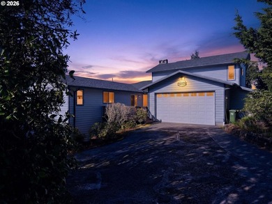 Large, tri-level home with views of the Siuslaw River, seasonal - photo 2